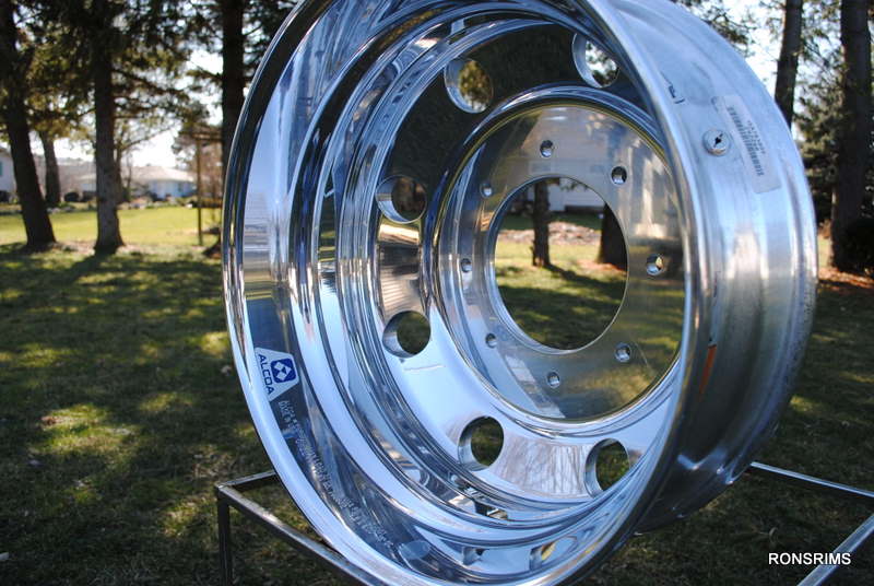 Aluminum Wheel / Rim - 19.5 X 6.0 - 8 Holes - All position - Mirror